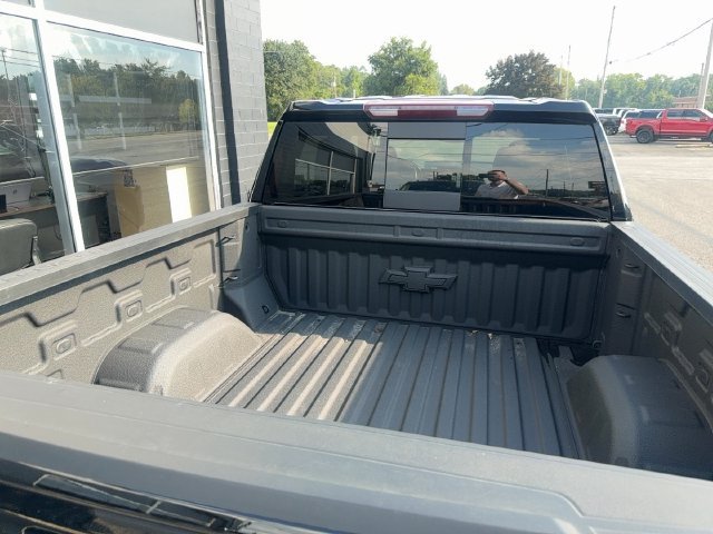Used 2022 Chevrolet Silverado 1500 RST w/ Redline Edition AWD/4WD image 6