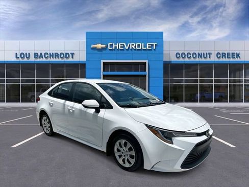 Used 2024 Toyota Corolla LE FWD image 2