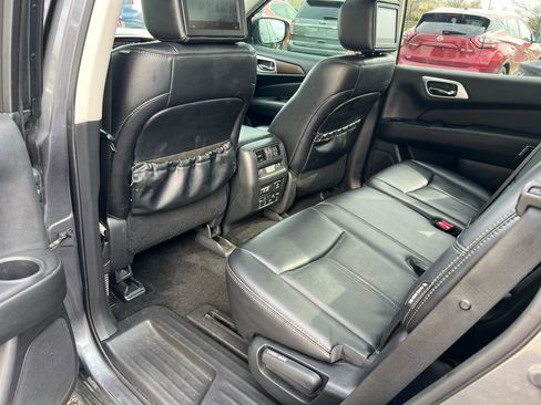 Used 2019 Nissan Pathfinder Platinum image 16