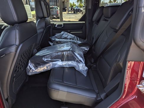 New 2026 Ford Bronco Badlands w/ Sasquatch Package AWD/4WD image 8