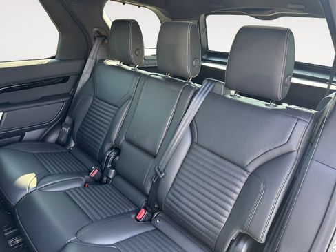 New 2026 Land Rover Discovery S AWD/4WD image 13