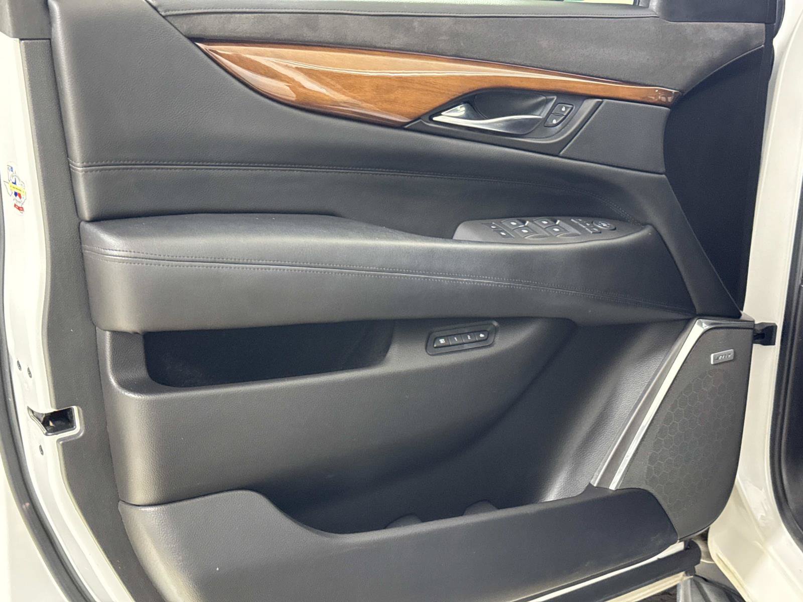 Used 2016 Cadillac Escalade 2WD image 16