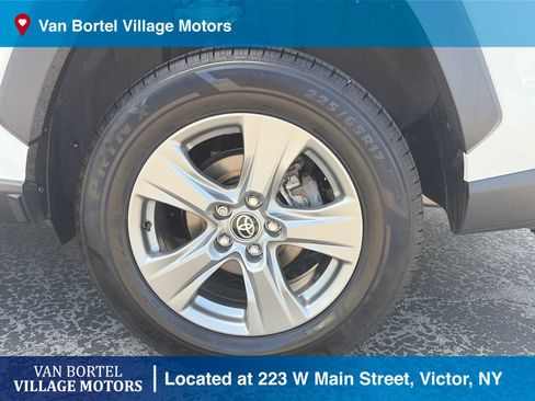 Used 2022 Toyota RAV4 LE AWD/4WD image 33