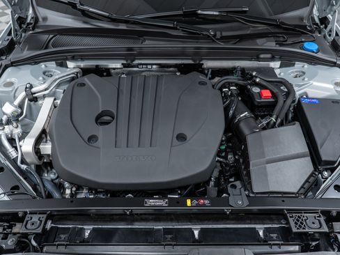 New 2026 Volvo V60 B5 Cross Country Plus w/ Climate Package image 9