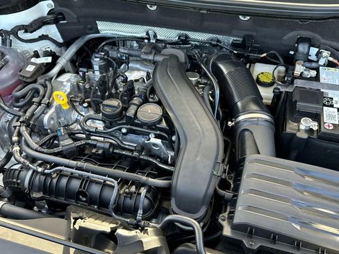 New 2024 Volkswagen Taos SE image 6