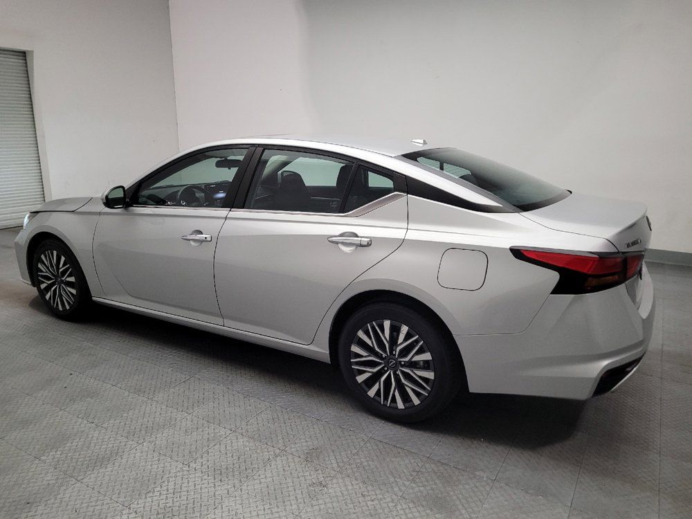 Used 2023 Nissan Altima 2.5 SV w/ SV Premium Package FWD image 3