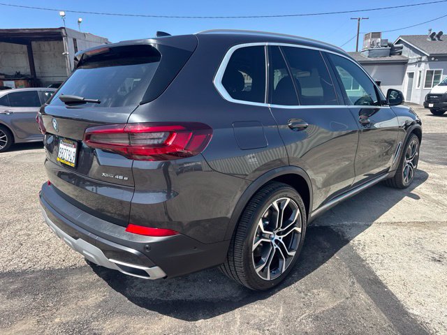 Used 2022 BMW X5 xDrive45e w/ Climate Comfort Package AWD/4WD image 4