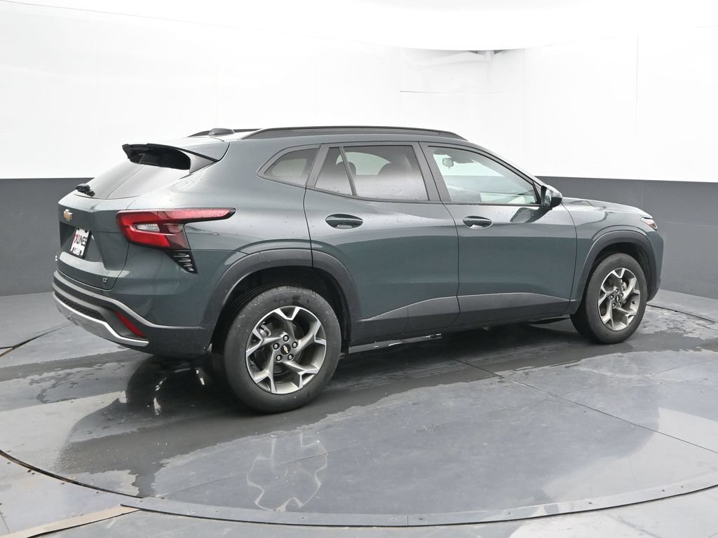 Used 2025 Chevrolet Trax LT FWD image 2