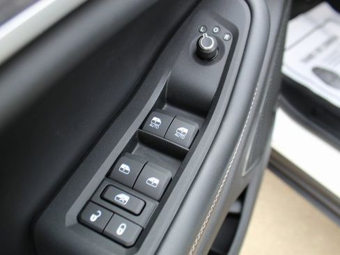 Used 2022 Jeep Grand Cherokee L Limited image 9