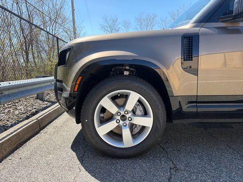 New 2026 Land Rover Defender 110 X-Dynamic SE AWD/4WD image 9