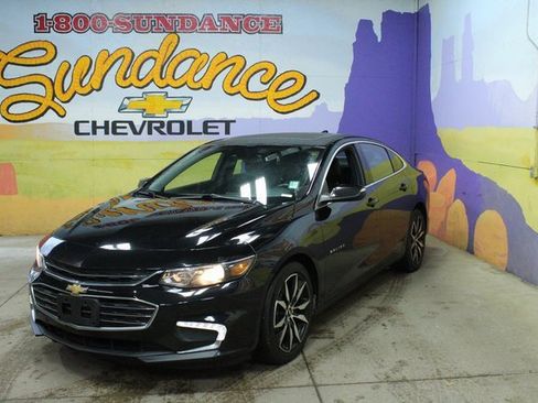 Used 2018 Chevrolet Malibu LT image 2