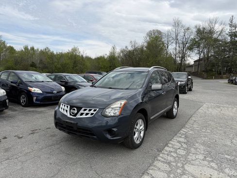 Used 2015 Nissan Rogue S w/ Convenience Package FWD image 2
