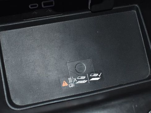 Used 2023 GMC Yukon XL SLT image 21