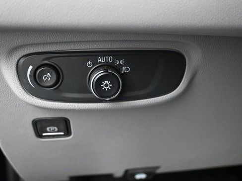 Used 2024 GMC Terrain SLE image 23