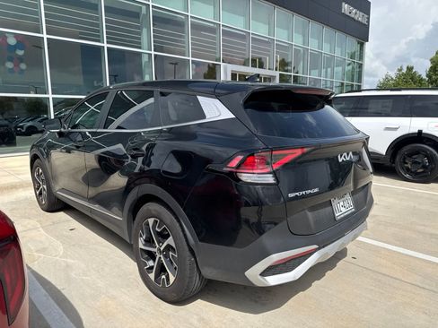 Used 2025 Kia Sportage EX FWD image 3