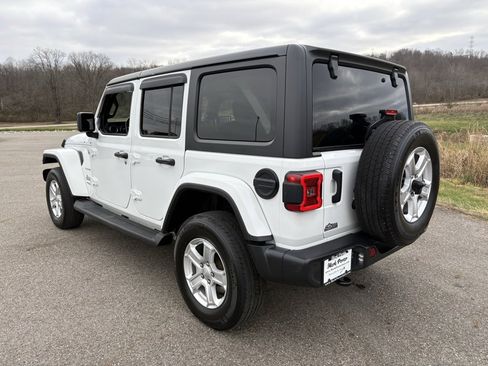 Used 2021 Jeep Wrangler Unlimited Sahara image 3