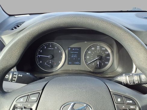 Used 2019 Hyundai Tucson SE image 11