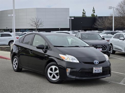 Used 2015 Toyota Prius Three image 1