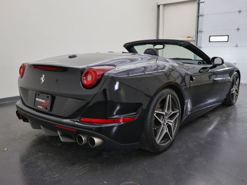 Used 2017 Ferrari California T image 4