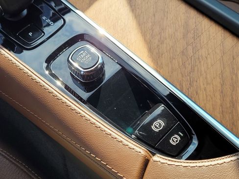 Certified 2023 Volvo XC90 T8 Plus w/ Protection Package Premier image 27