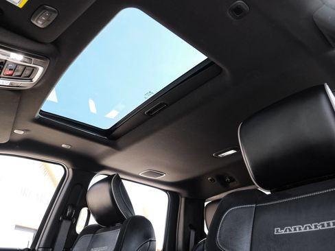 Used 2020 RAM 3500 Laramie AWD/4WD image 16