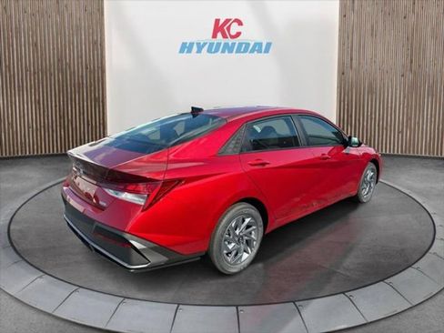 New 2025 Hyundai Elantra Blue image 5
