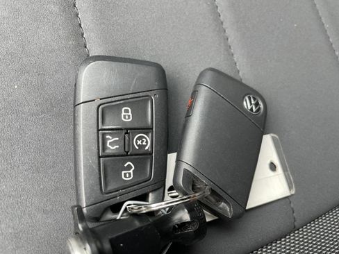 Used 2023 Volkswagen Taos SE w/ Black Wheel Package image 31