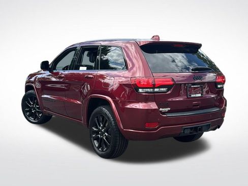 Used 2017 Jeep Grand Cherokee Altitude AWD/4WD image 5