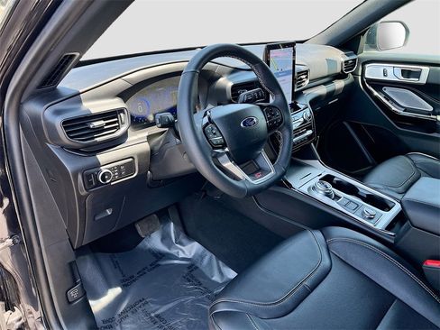 Used 2023 Ford Explorer ST w/ Equipment Group 401A image 9