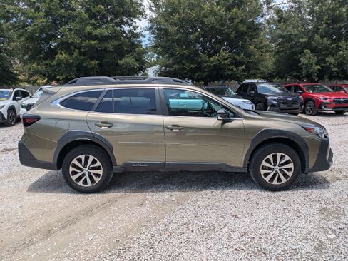 Used 2023 Subaru Outback Premium AWD/4WD image 3