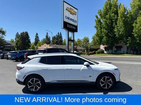 Used 2024 Chevrolet Equinox EV LT FWD image 1