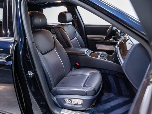 Used 2018 Rolls-Royce Ghost RWD image 43