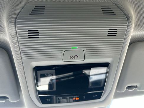 Used 2025 Volkswagen Tiguan S image 56