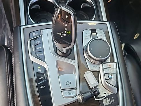 Used 2022 BMW 740i xDrive w/ Premium Package AWD/4WD image 19