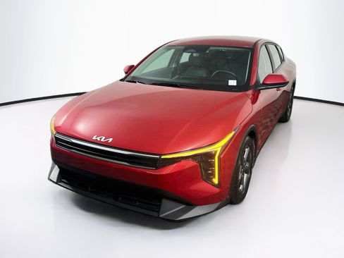 Used 2025 Kia K4 FWD image 3