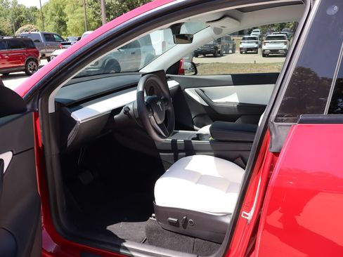 Used 2021 Tesla Model Y Long Range AWD/4WD image 22
