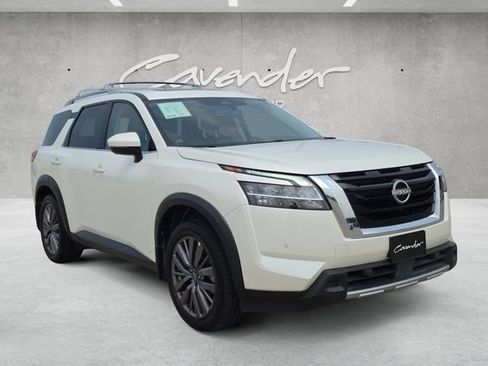 Used 2024 Nissan Pathfinder SL w/ SL Premium Package FWD image 2