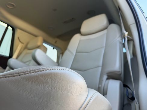 Used 2015 Cadillac Escalade Luxury image 10
