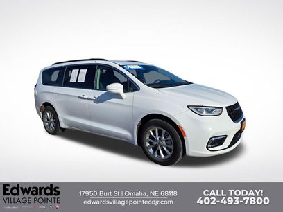 Used 2022 Chrysler Pacifica Touring-L