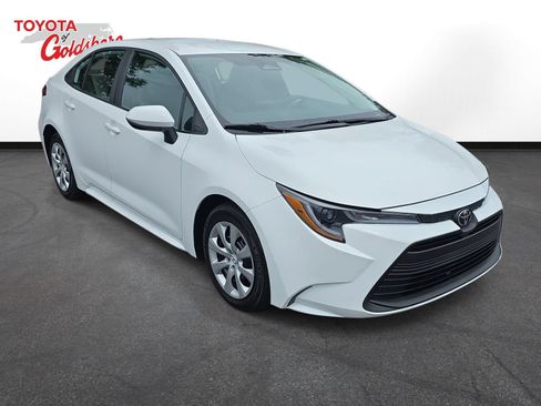 Used 2026 Toyota Corolla LE FWD image 3