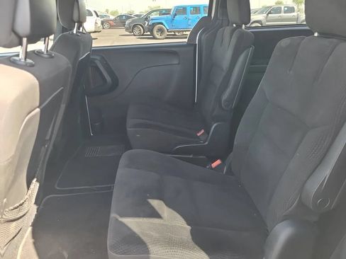 Used 2018 Dodge Grand Caravan SE FWD image 9