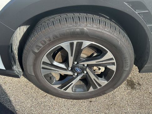 Used 2025 Subaru Crosstrek 2.5i Premium AWD/4WD image 9