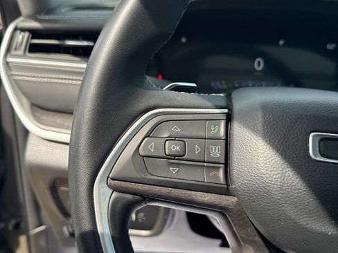 Used 2022 Jeep Grand Cherokee Limited image 13