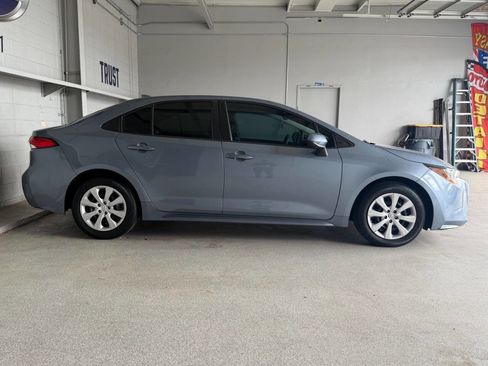 Used 2022 Toyota Corolla LE w/ Carpet Mat Package (TMS) FWD image 9