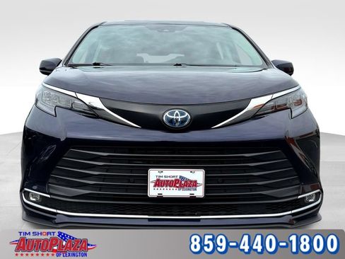 Used 2024 Toyota Sienna XLE FWD image 7