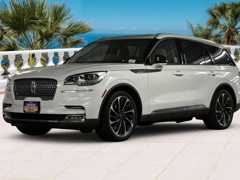 Used 2020 Lincoln Aviator Reserve w/ Equipment Group 202A image 8