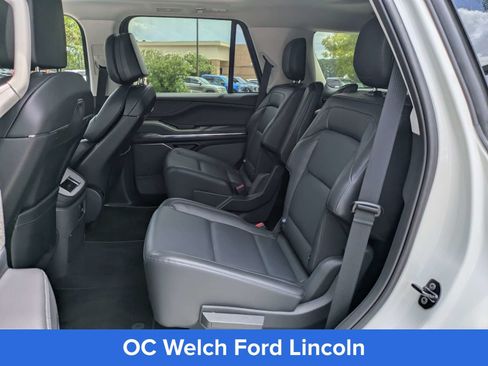 Certified 2026 Lincoln Navigator Reserve AWD/4WD image 9