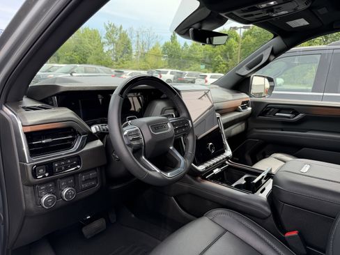 Used 2025 GMC Yukon Denali w/ Denali Reserve Package AWD/4WD image 9
