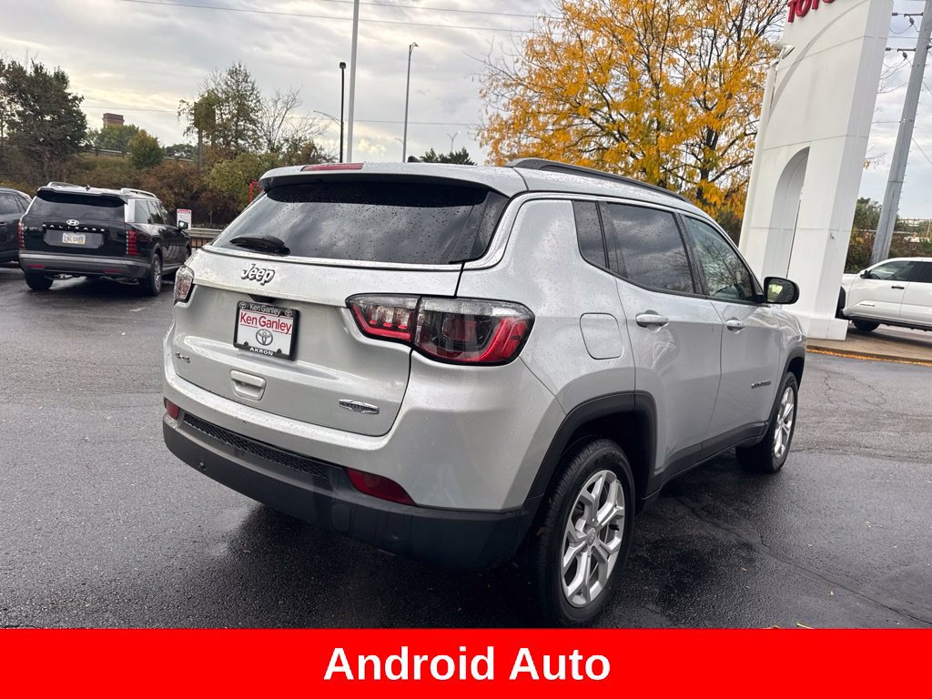 Used 2024 Jeep Compass Latitude AWD/4WD image 7