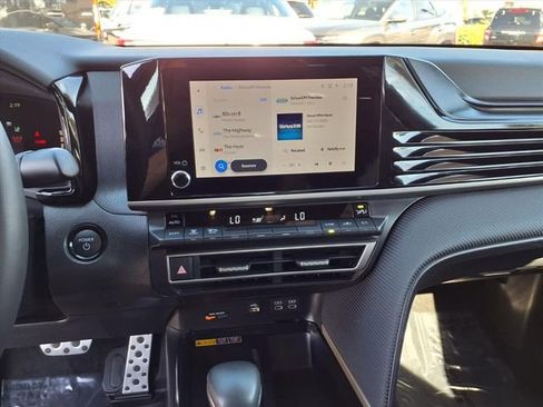 Used 2025 Toyota Camry SE image 17